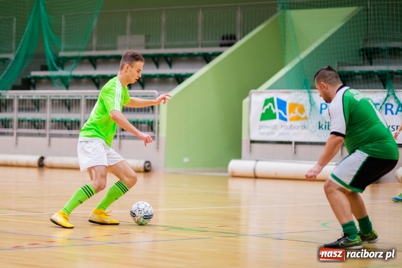 Zdjęcie w galerii na portalu naszraciborz.pl: Sobota w HLPN. Prawie pięćdziesiąt goli w lidze futsalu wiadomości z regionu