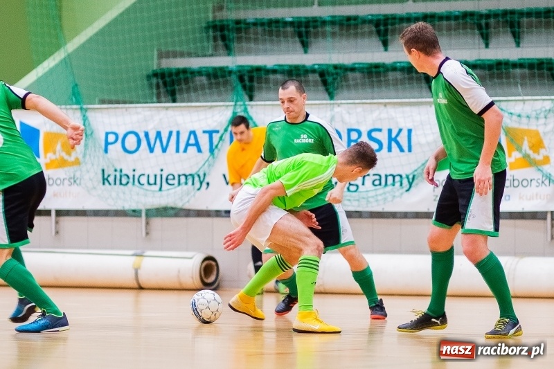 Zdjęcie w galerii na portalu naszraciborz.pl: Sobota w HLPN. Prawie pięćdziesiąt goli w lidze futsalu wiadomości z regionu