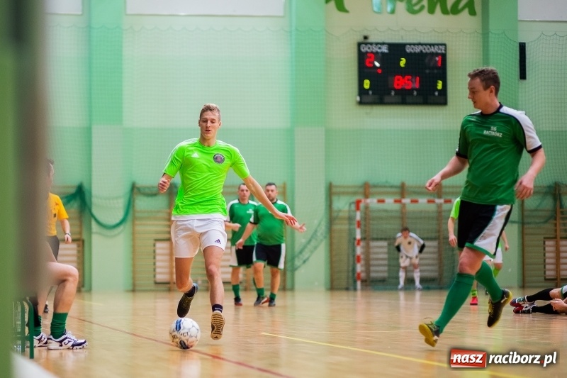 Zdjęcie w galerii na portalu naszraciborz.pl: Sobota w HLPN. Prawie pięćdziesiąt goli w lidze futsalu wiadomości z regionu