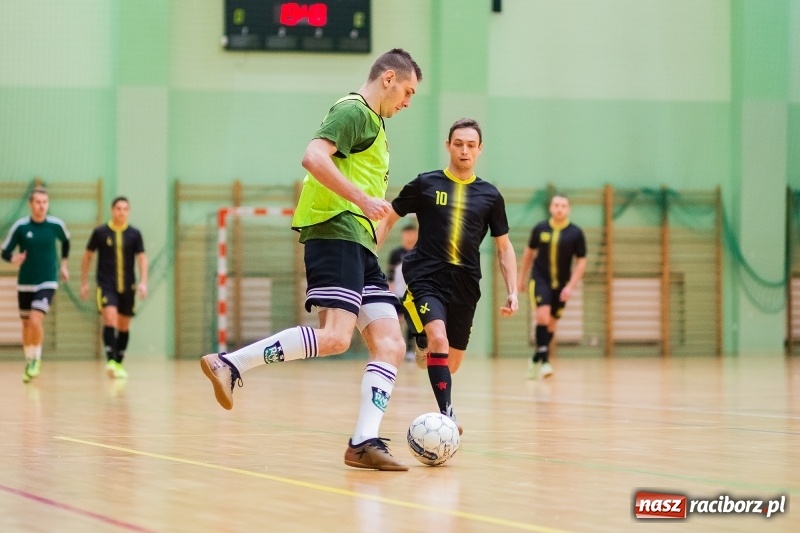 Zdjęcie w galerii na portalu naszraciborz.pl: Sobota w HLPN. Prawie pięćdziesiąt goli w lidze futsalu wiadomości z regionu