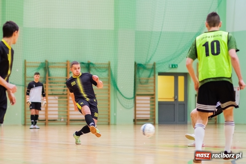 Zdjęcie w galerii na portalu naszraciborz.pl: Sobota w HLPN. Prawie pięćdziesiąt goli w lidze futsalu wiadomości z regionu