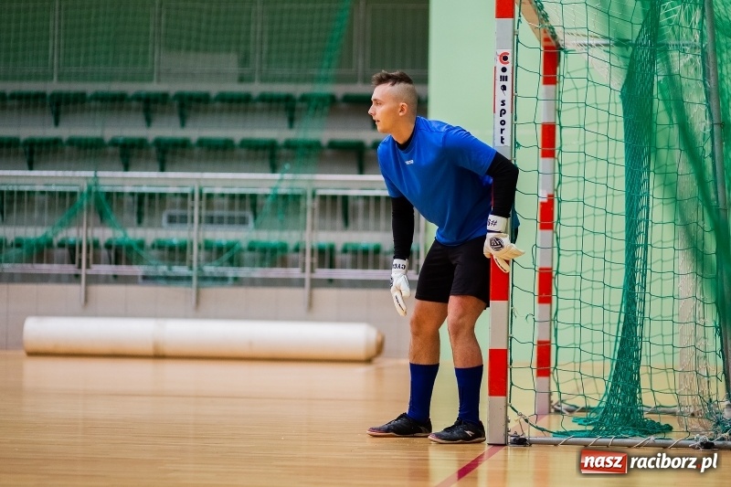Zdjęcie w galerii na portalu naszraciborz.pl: Sobota w HLPN. Prawie pięćdziesiąt goli w lidze futsalu wiadomości z regionu