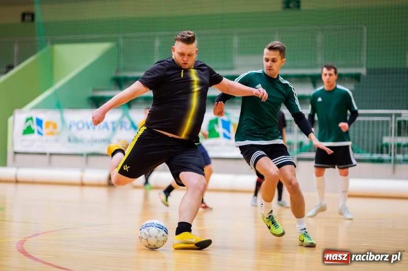Zdjęcie w galerii na portalu naszraciborz.pl: Sobota w HLPN. Prawie pięćdziesiąt goli w lidze futsalu wiadomości z regionu