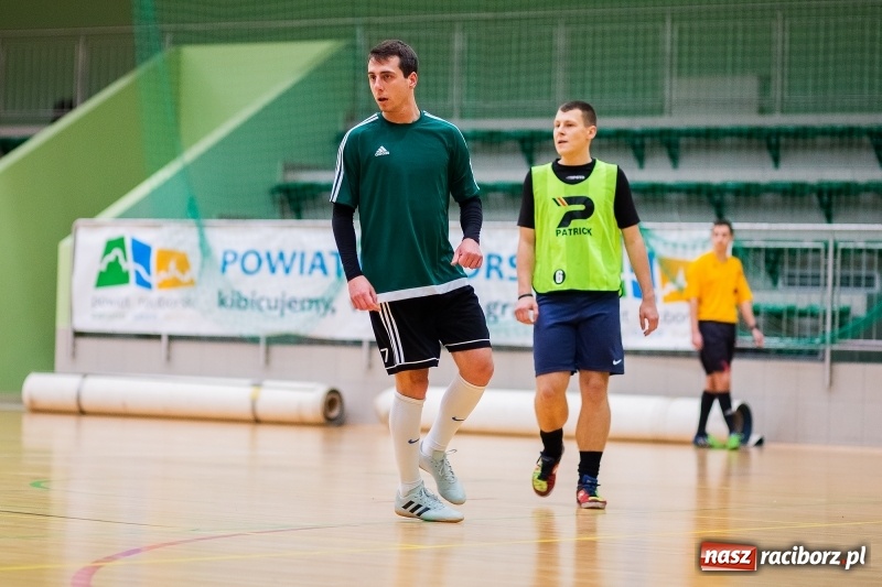 Zdjęcie w galerii na portalu naszraciborz.pl: Sobota w HLPN. Prawie pięćdziesiąt goli w lidze futsalu wiadomości z regionu