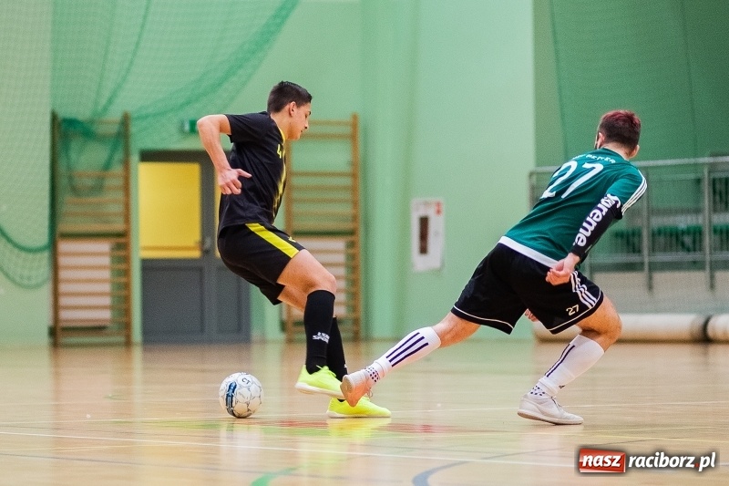 Zdjęcie w galerii na portalu naszraciborz.pl: Sobota w HLPN. Prawie pięćdziesiąt goli w lidze futsalu wiadomości z regionu