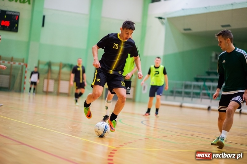 Zdjęcie w galerii na portalu naszraciborz.pl: Sobota w HLPN. Prawie pięćdziesiąt goli w lidze futsalu wiadomości z regionu
