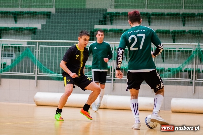 Zdjęcie w galerii na portalu naszraciborz.pl: Sobota w HLPN. Prawie pięćdziesiąt goli w lidze futsalu wiadomości z regionu