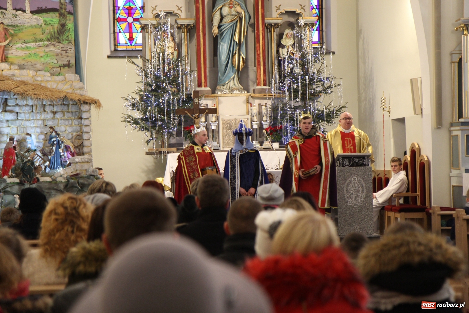 Zdjęcie w galerii na portalu naszraciborz.pl: Orszak Trzech Króli i wspólne kolędowanie w Kobyli wiadomości z regionu