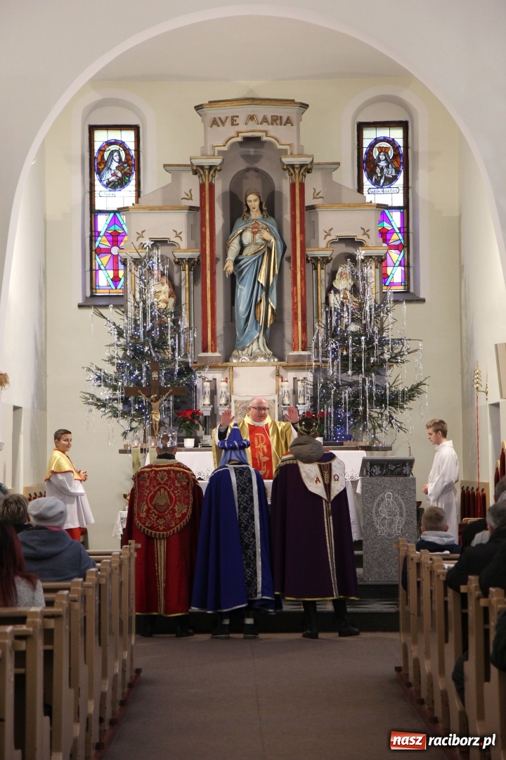 Zdjęcie w galerii na portalu naszraciborz.pl: Orszak Trzech Króli i wspólne kolędowanie w Kobyli wiadomości z regionu