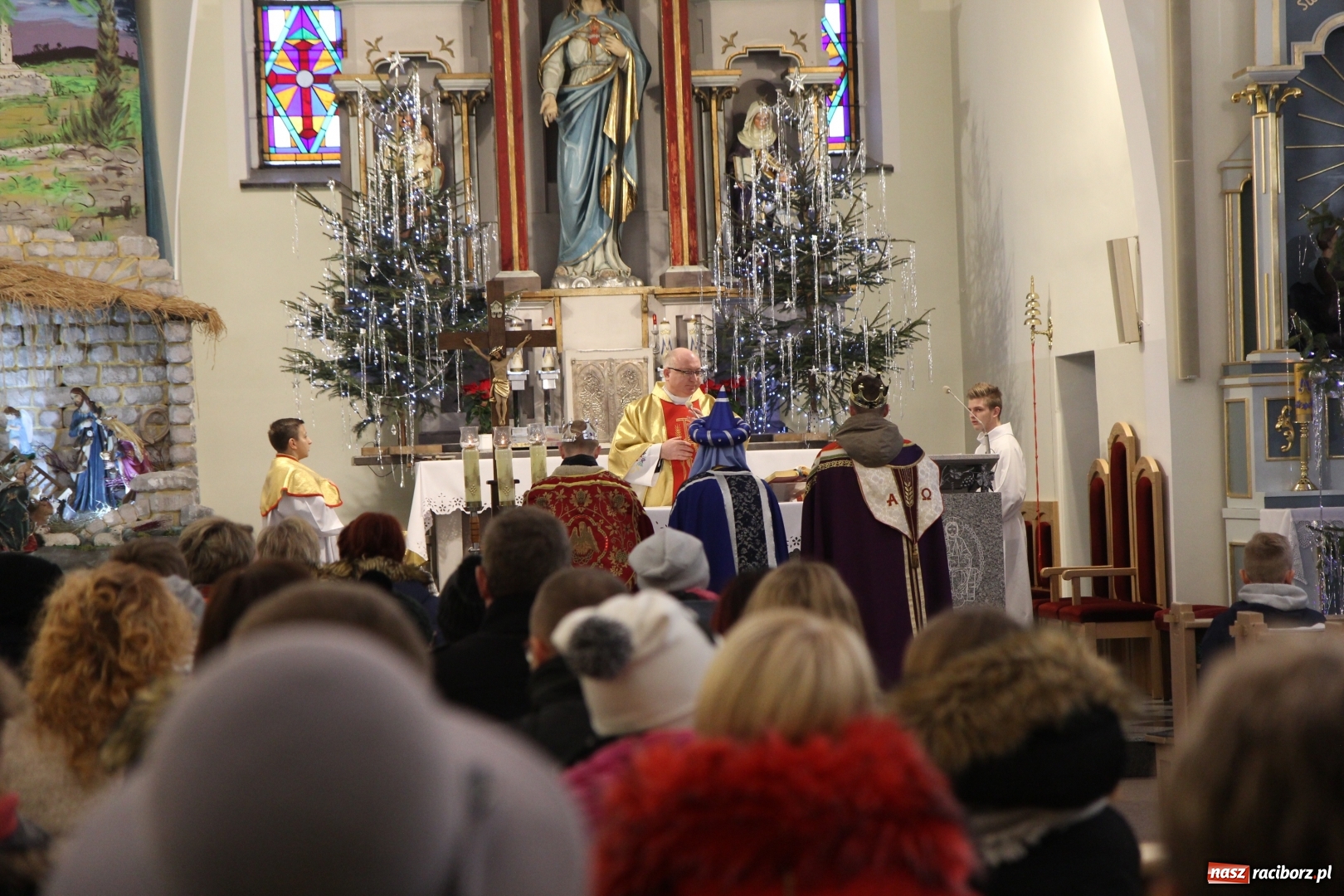 Zdjęcie w galerii na portalu naszraciborz.pl: Orszak Trzech Króli i wspólne kolędowanie w Kobyli wiadomości z regionu