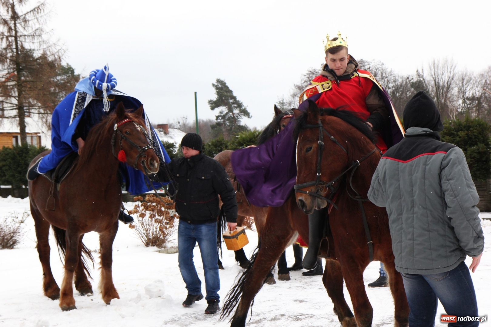 Zdjęcie w galerii na portalu naszraciborz.pl: Orszak Trzech Króli i wspólne kolędowanie w Kobyli wiadomości z regionu