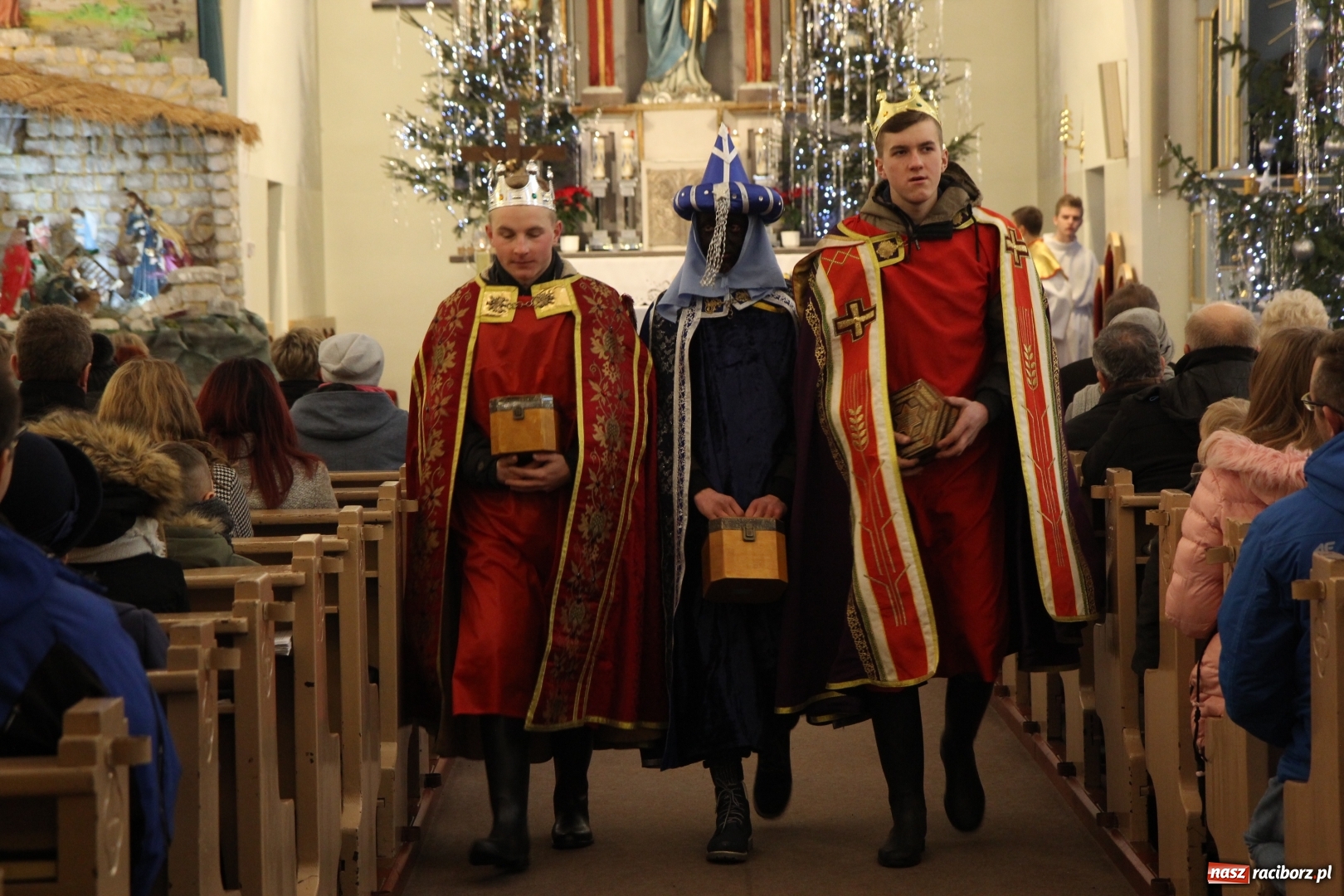 Zdjęcie w galerii na portalu naszraciborz.pl: Orszak Trzech Króli i wspólne kolędowanie w Kobyli wiadomości z regionu