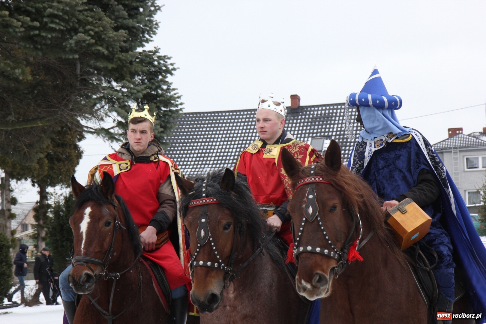 Zdjęcie w galerii na portalu naszraciborz.pl: Orszak Trzech Króli i wspólne kolędowanie w Kobyli wiadomości z regionu