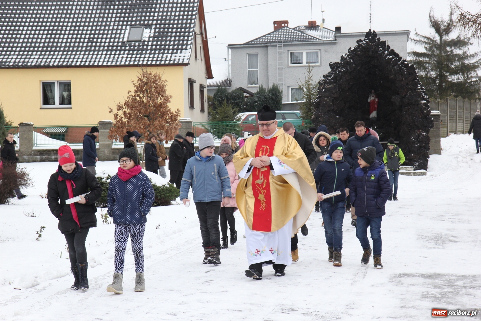 Zdjęcie w galerii na portalu naszraciborz.pl: Orszak Trzech Króli i wspólne kolędowanie w Kobyli wiadomości z regionu