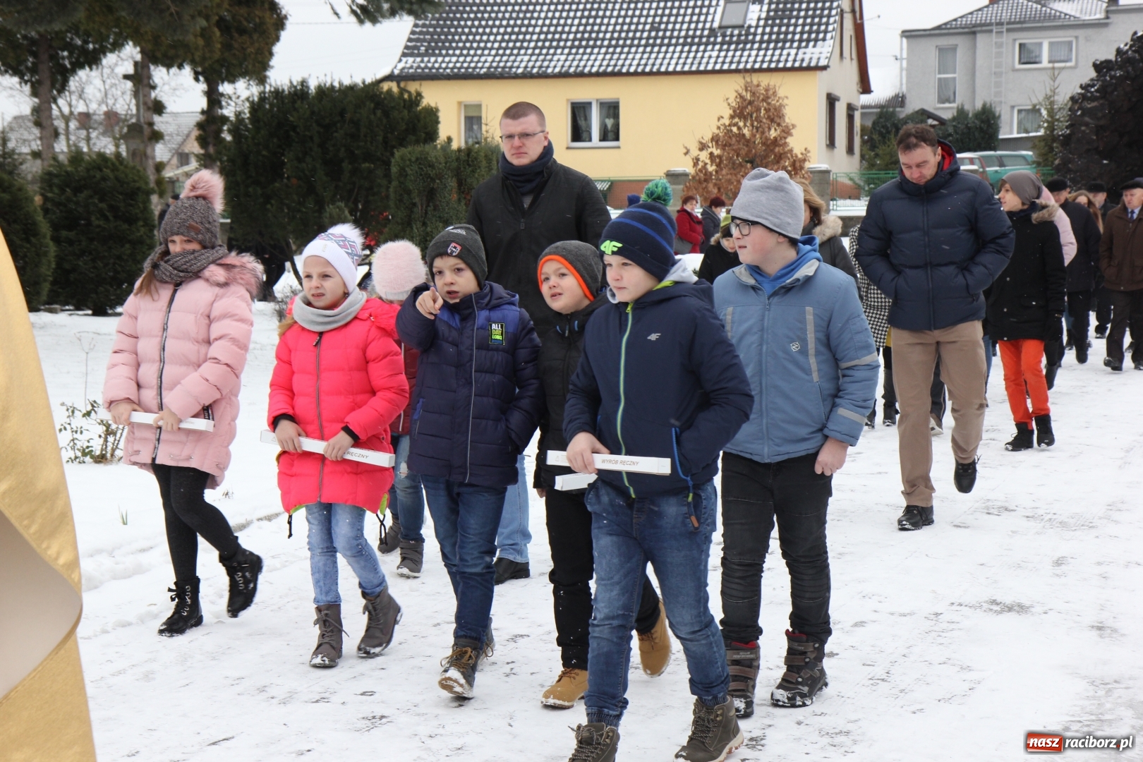 Zdjęcie w galerii na portalu naszraciborz.pl: Orszak Trzech Króli i wspólne kolędowanie w Kobyli wiadomości z regionu