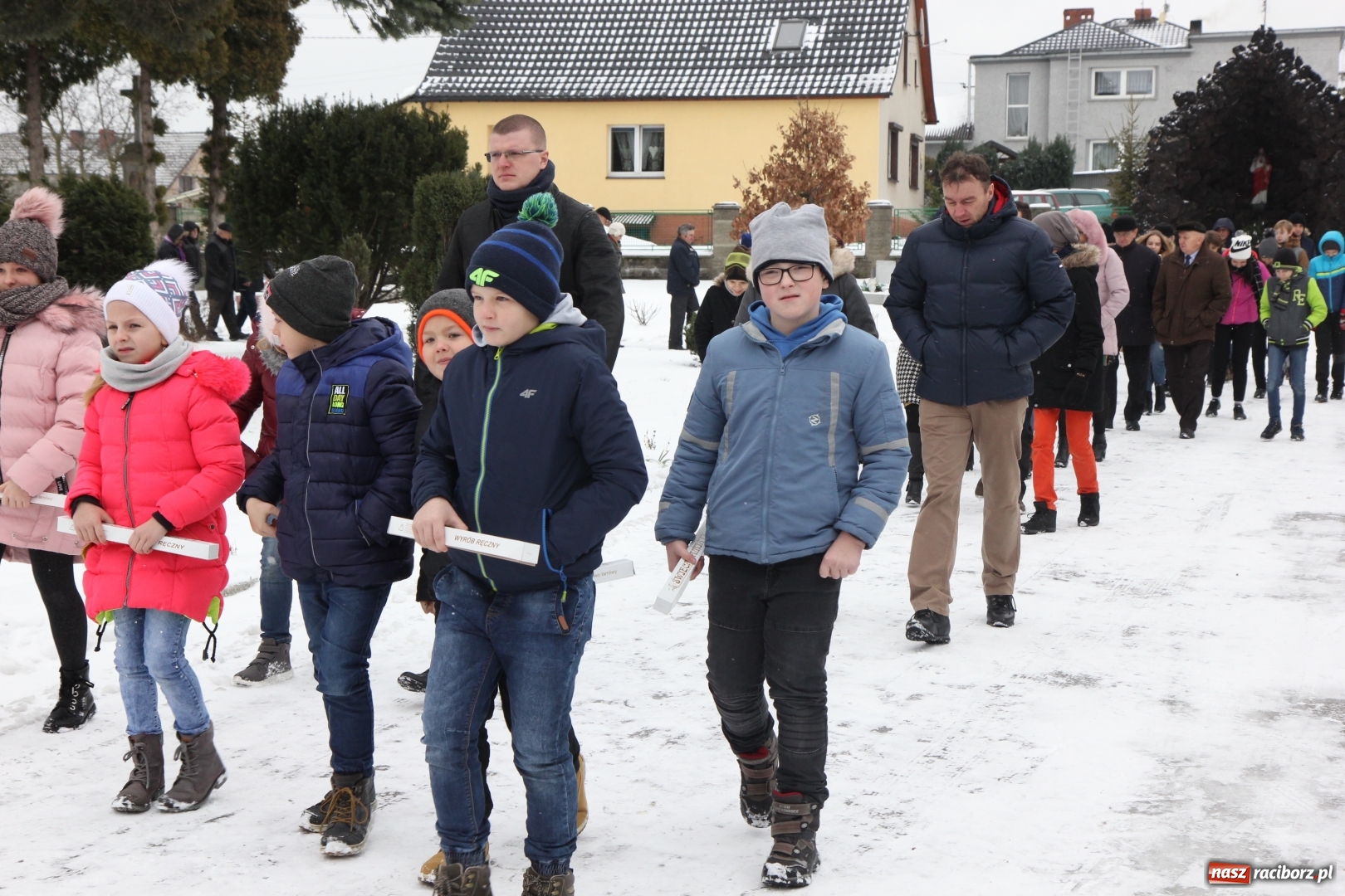 Zdjęcie w galerii na portalu naszraciborz.pl: Orszak Trzech Króli i wspólne kolędowanie w Kobyli wiadomości z regionu