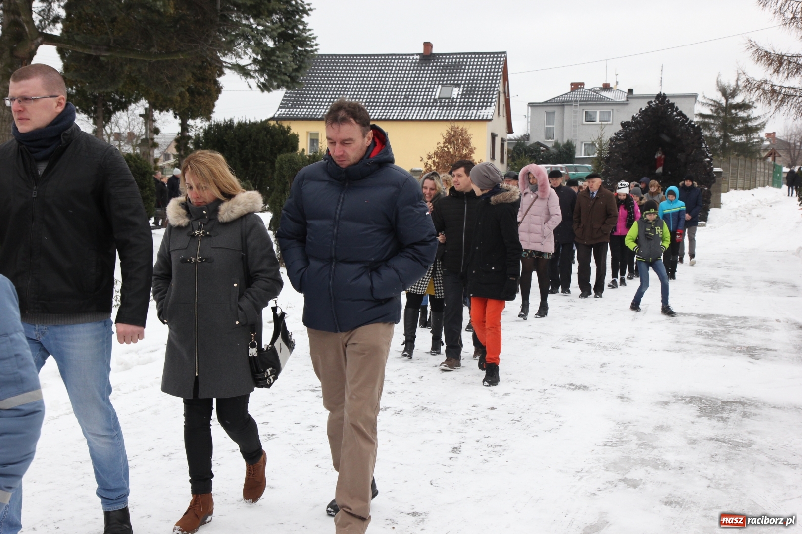 Zdjęcie w galerii na portalu naszraciborz.pl: Orszak Trzech Króli i wspólne kolędowanie w Kobyli wiadomości z regionu