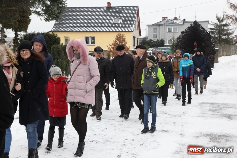 Zdjęcie w galerii na portalu naszraciborz.pl: Orszak Trzech Króli i wspólne kolędowanie w Kobyli wiadomości z regionu