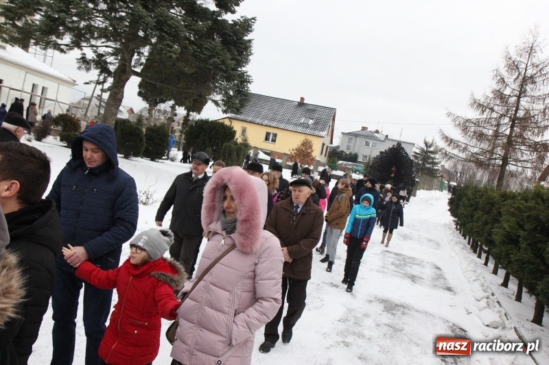 Zdjęcie w galerii na portalu naszraciborz.pl: Orszak Trzech Króli i wspólne kolędowanie w Kobyli wiadomości z regionu