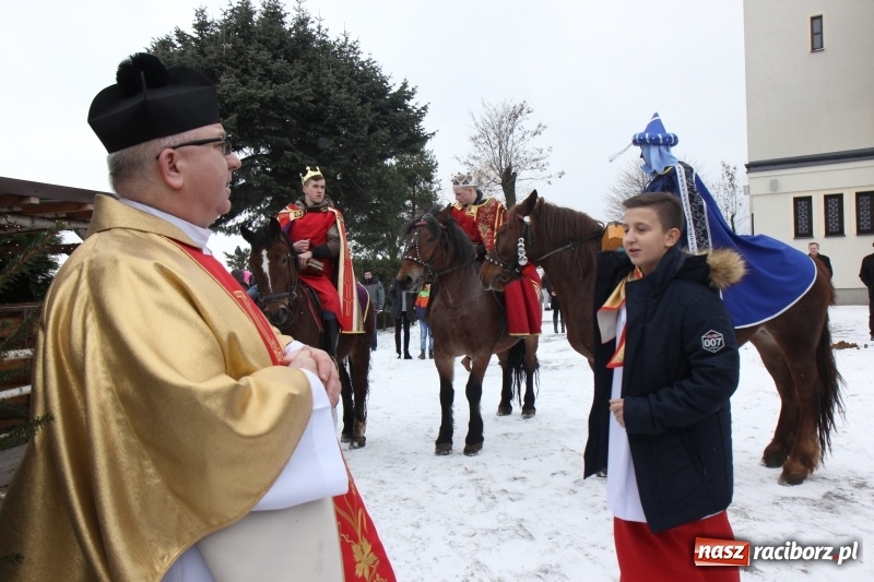 Zdjęcie w galerii na portalu naszraciborz.pl: Orszak Trzech Króli i wspólne kolędowanie w Kobyli wiadomości z regionu