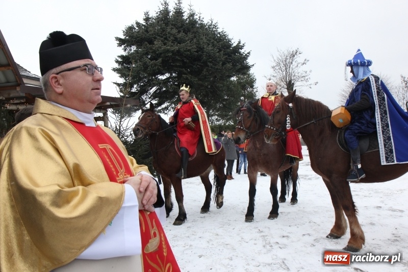 Zdjęcie w galerii na portalu naszraciborz.pl: Orszak Trzech Króli i wspólne kolędowanie w Kobyli wiadomości z regionu