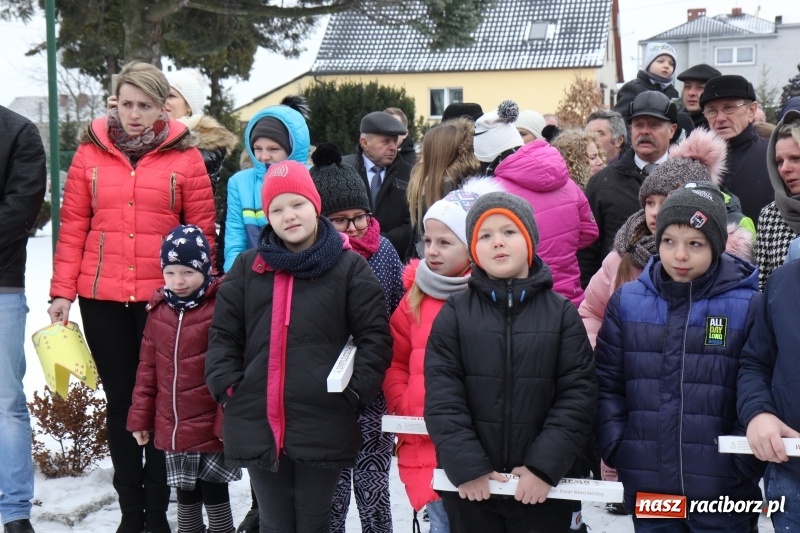 Zdjęcie w galerii na portalu naszraciborz.pl: Orszak Trzech Króli i wspólne kolędowanie w Kobyli wiadomości z regionu