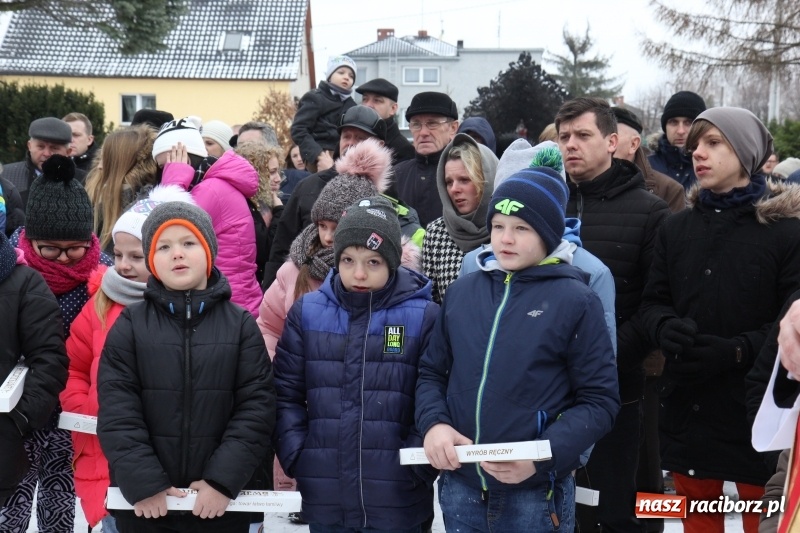 Zdjęcie w galerii na portalu naszraciborz.pl: Orszak Trzech Króli i wspólne kolędowanie w Kobyli wiadomości z regionu
