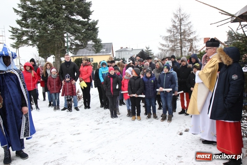 Zdjęcie w galerii na portalu naszraciborz.pl: Orszak Trzech Króli i wspólne kolędowanie w Kobyli wiadomości z regionu