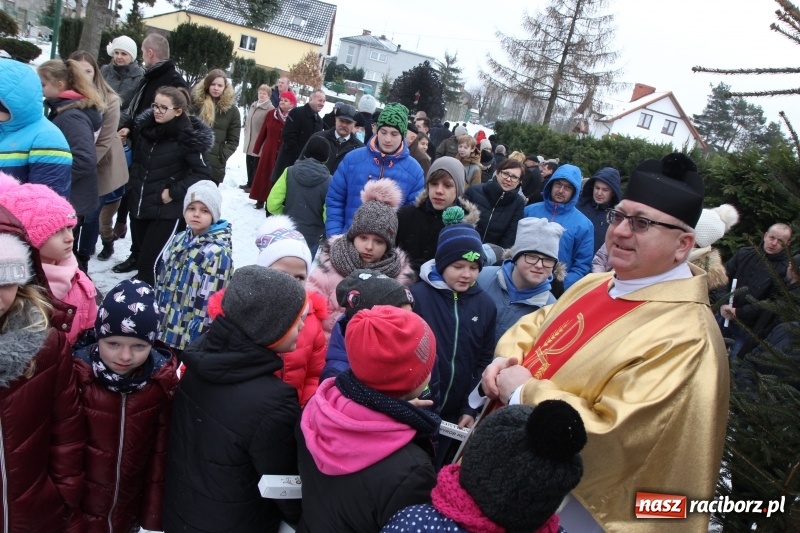 Zdjęcie w galerii na portalu naszraciborz.pl: Orszak Trzech Króli i wspólne kolędowanie w Kobyli wiadomości z regionu