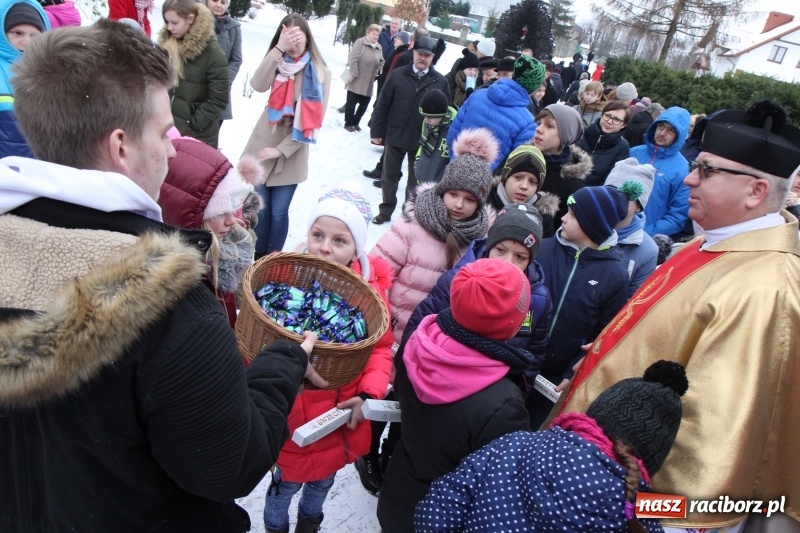 Zdjęcie w galerii na portalu naszraciborz.pl: Orszak Trzech Króli i wspólne kolędowanie w Kobyli wiadomości z regionu