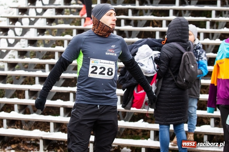 Zdjęcie w galerii na portalu naszraciborz.pl: Paweł Pac z Brzegu wygrał dziś V Bieg Nadodrzański w Raciborzu FOTO i WIDEO wiadomości z regionu
