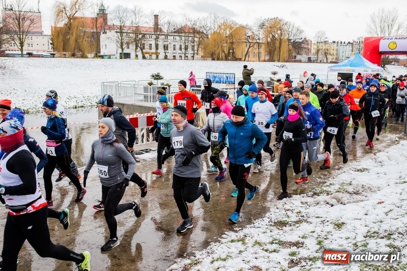 Zdjęcie w galerii na portalu naszraciborz.pl: Paweł Pac z Brzegu wygrał dziś V Bieg Nadodrzański w Raciborzu FOTO i WIDEO wiadomości z regionu