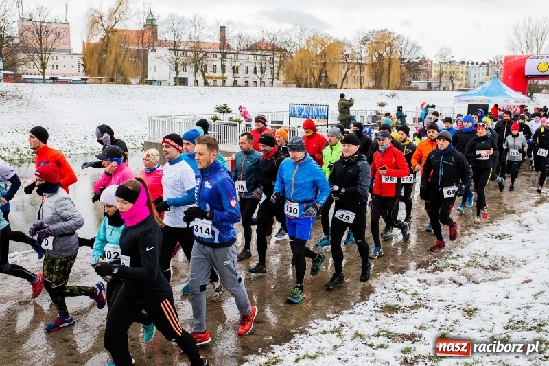 Zdjęcie w galerii na portalu naszraciborz.pl: Paweł Pac z Brzegu wygrał dziś V Bieg Nadodrzański w Raciborzu FOTO i WIDEO wiadomości z regionu