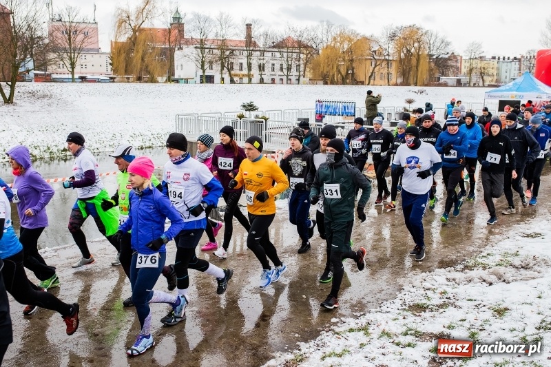 Zdjęcie w galerii na portalu naszraciborz.pl: Paweł Pac z Brzegu wygrał dziś V Bieg Nadodrzański w Raciborzu FOTO i WIDEO wiadomości z regionu