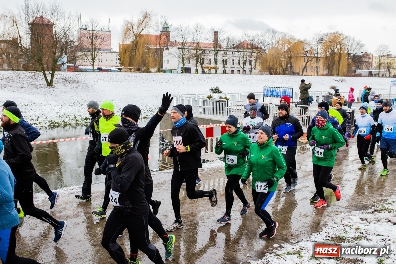 Zdjęcie w galerii na portalu naszraciborz.pl: Paweł Pac z Brzegu wygrał dziś V Bieg Nadodrzański w Raciborzu FOTO i WIDEO wiadomości z regionu