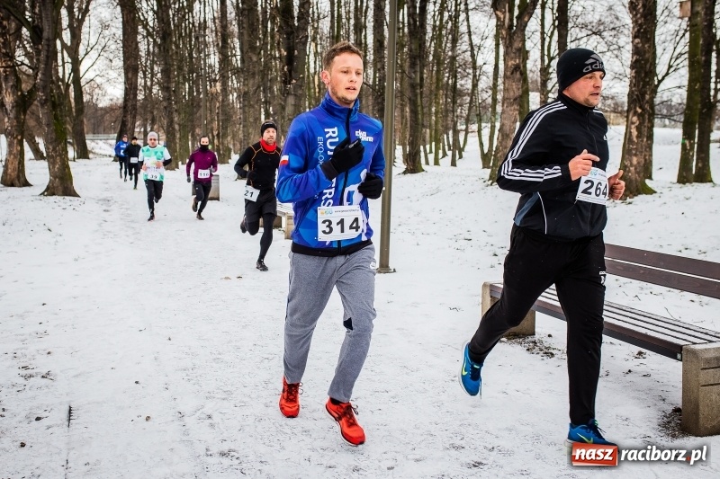 Zdjęcie w galerii na portalu naszraciborz.pl: Paweł Pac z Brzegu wygrał dziś V Bieg Nadodrzański w Raciborzu FOTO i WIDEO wiadomości z regionu