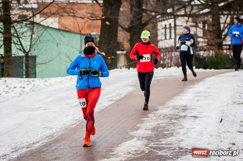 Zdjęcie w galerii na portalu naszraciborz.pl: Paweł Pac z Brzegu wygrał dziś V Bieg Nadodrzański w Raciborzu FOTO i WIDEO wiadomości z regionu