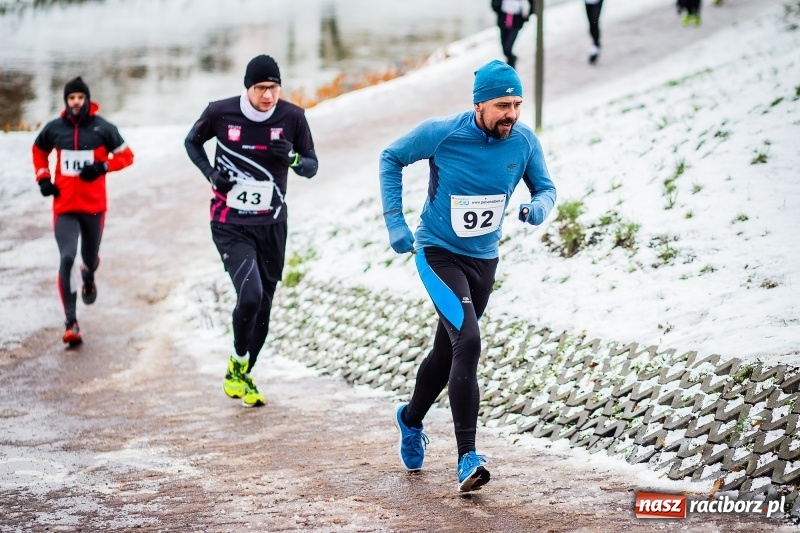 Zdjęcie w galerii na portalu naszraciborz.pl: Paweł Pac z Brzegu wygrał dziś V Bieg Nadodrzański w Raciborzu FOTO i WIDEO wiadomości z regionu