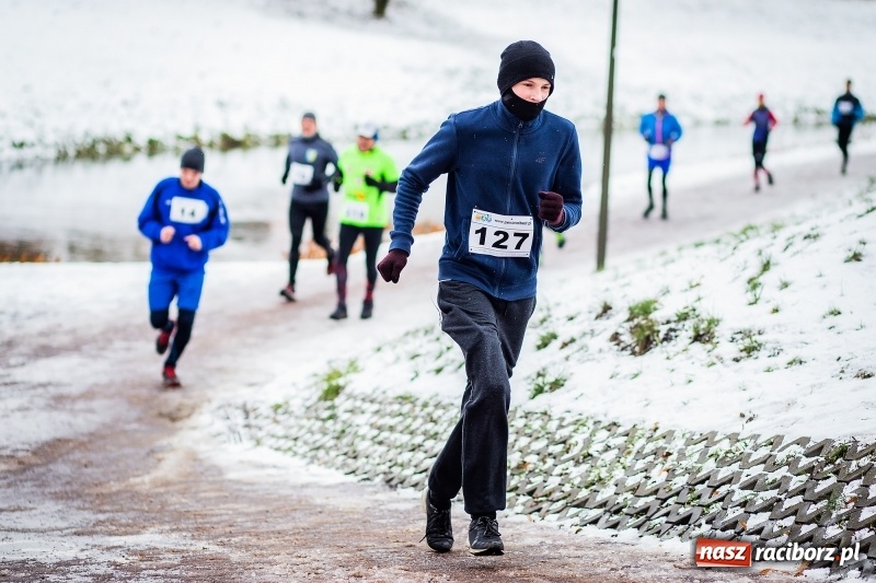 Zdjęcie w galerii na portalu naszraciborz.pl: Paweł Pac z Brzegu wygrał dziś V Bieg Nadodrzański w Raciborzu FOTO i WIDEO wiadomości z regionu