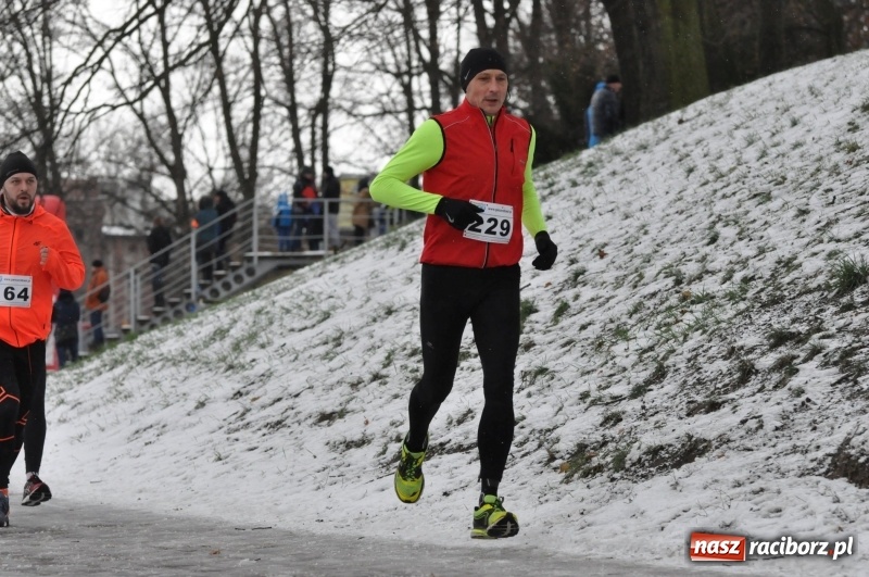 Zdjęcie w galerii na portalu naszraciborz.pl: Paweł Pac z Brzegu wygrał dziś V Bieg Nadodrzański w Raciborzu FOTO i WIDEO wiadomości z regionu