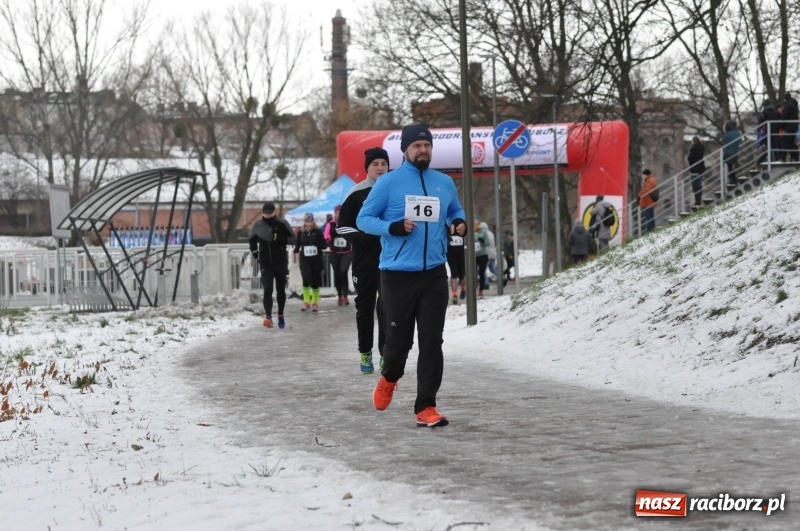 Zdjęcie w galerii na portalu naszraciborz.pl: Paweł Pac z Brzegu wygrał dziś V Bieg Nadodrzański w Raciborzu FOTO i WIDEO wiadomości z regionu