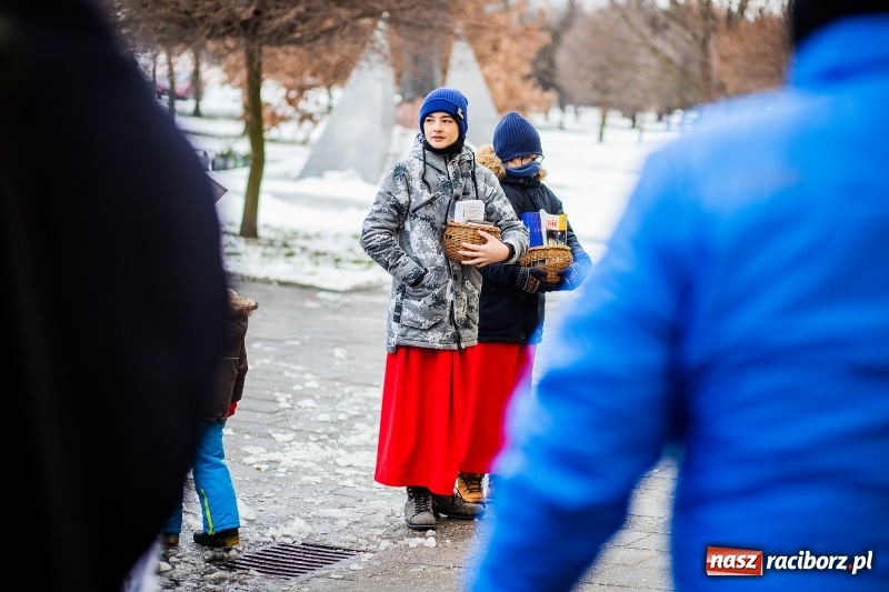 Zdjęcie w galerii na portalu naszraciborz.pl: Raciborski Orszak Trzech Króli tym razem miał trzy strumienie WIDEO wiadomości z regionu