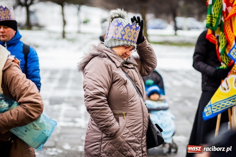 Zdjęcie w galerii na portalu naszraciborz.pl: Raciborski Orszak Trzech Króli tym razem miał trzy strumienie WIDEO wiadomości z regionu