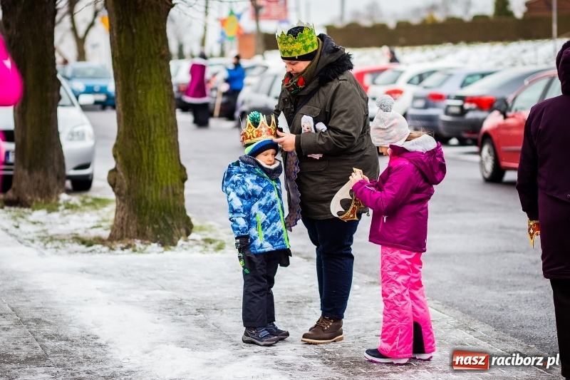 Zdjęcie w galerii na portalu naszraciborz.pl: Raciborski Orszak Trzech Króli tym razem miał trzy strumienie WIDEO wiadomości z regionu