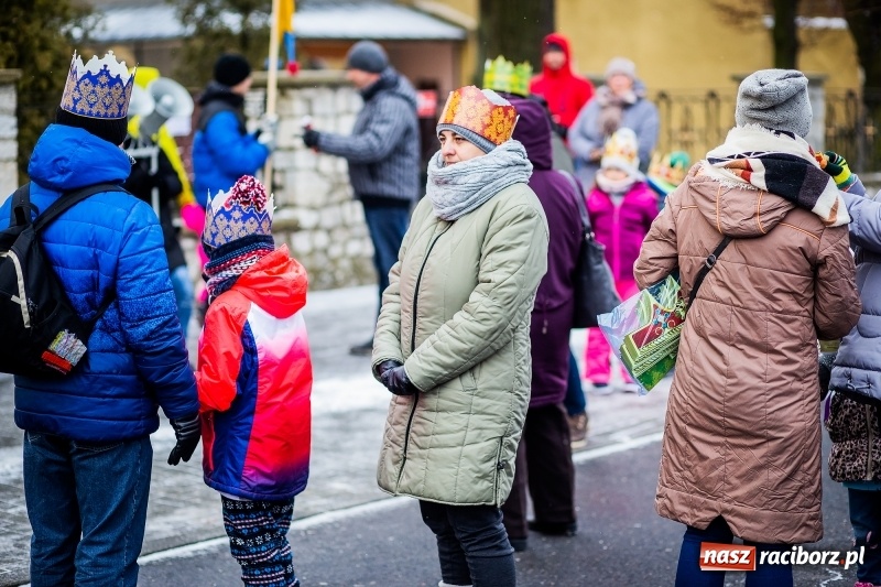 Zdjęcie w galerii na portalu naszraciborz.pl: Raciborski Orszak Trzech Króli tym razem miał trzy strumienie WIDEO wiadomości z regionu