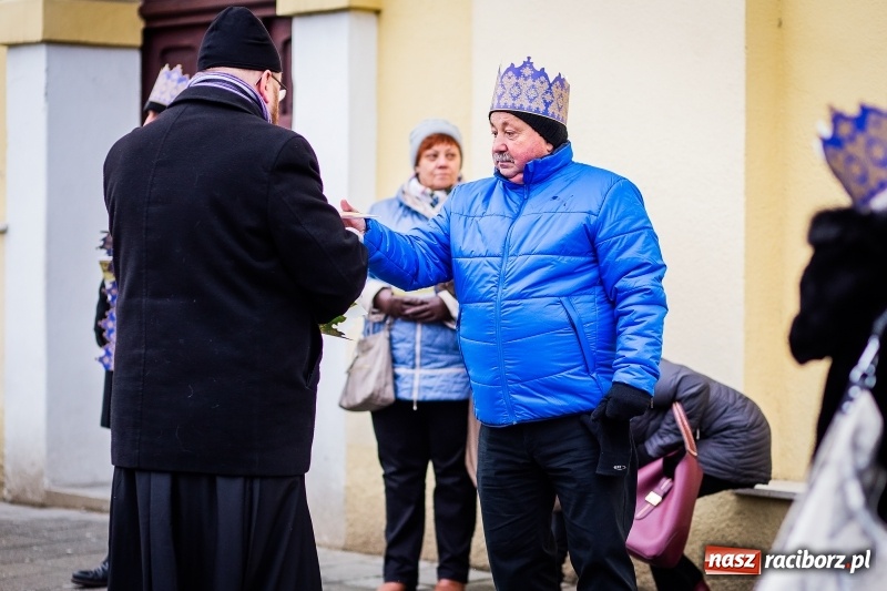 Zdjęcie w galerii na portalu naszraciborz.pl: Raciborski Orszak Trzech Króli tym razem miał trzy strumienie WIDEO wiadomości z regionu