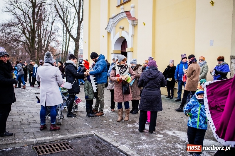 Zdjęcie w galerii na portalu naszraciborz.pl: Raciborski Orszak Trzech Króli tym razem miał trzy strumienie WIDEO wiadomości z regionu