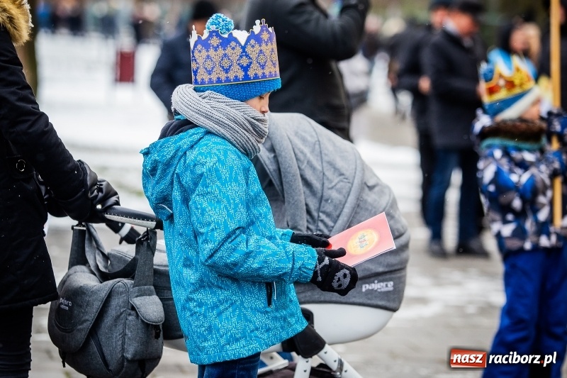 Zdjęcie w galerii na portalu naszraciborz.pl: Raciborski Orszak Trzech Króli tym razem miał trzy strumienie WIDEO wiadomości z regionu
