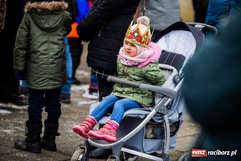 Zdjęcie w galerii na portalu naszraciborz.pl: Raciborski Orszak Trzech Króli tym razem miał trzy strumienie WIDEO wiadomości z regionu