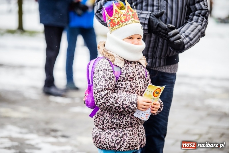 Zdjęcie w galerii na portalu naszraciborz.pl: Raciborski Orszak Trzech Króli tym razem miał trzy strumienie WIDEO wiadomości z regionu